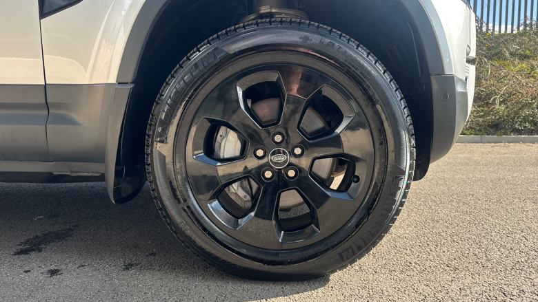 Land Rover Defender 3.0 D300 SE 110 5dr Auto Diesel Estate